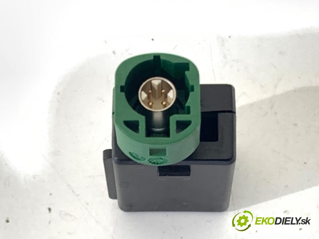 VW PASSAT B8 Kombi 2018 140 kW 2.0 TDI 4motion 1968 HNÍZDO: USB 5Q0035726