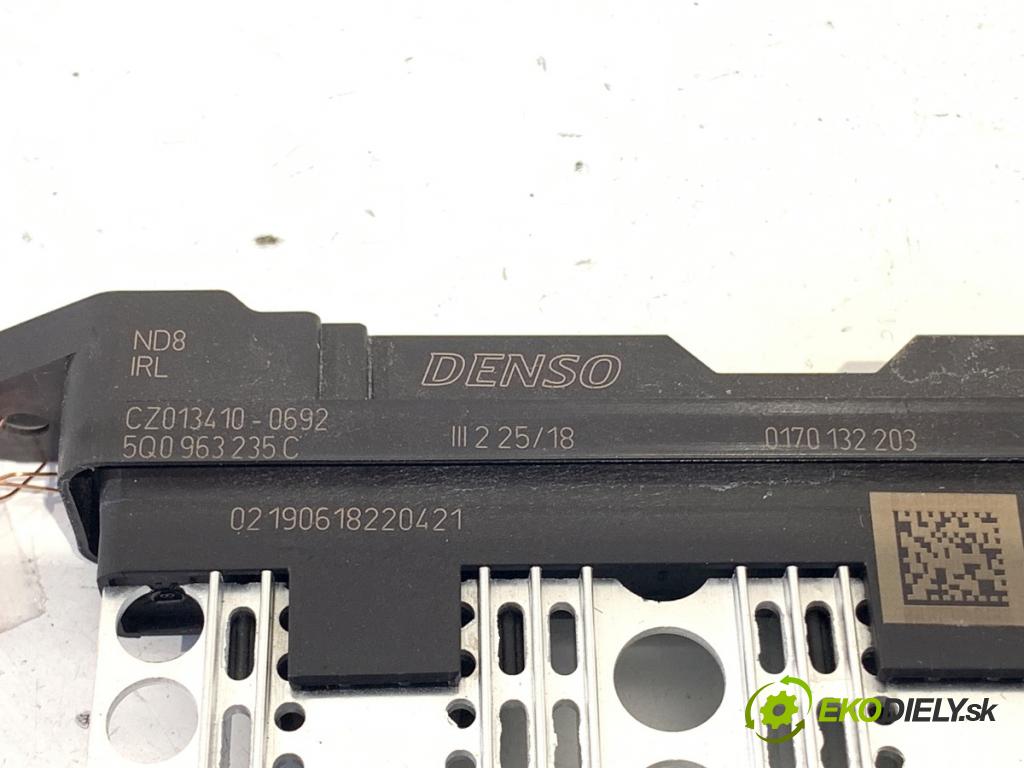 VW PASSAT B8 Kombi 2018 140 kW 2.0 TDI 4motion 1968 topné těleso radiátor topení elektrická 5Q0963235C (Radiátor topení)