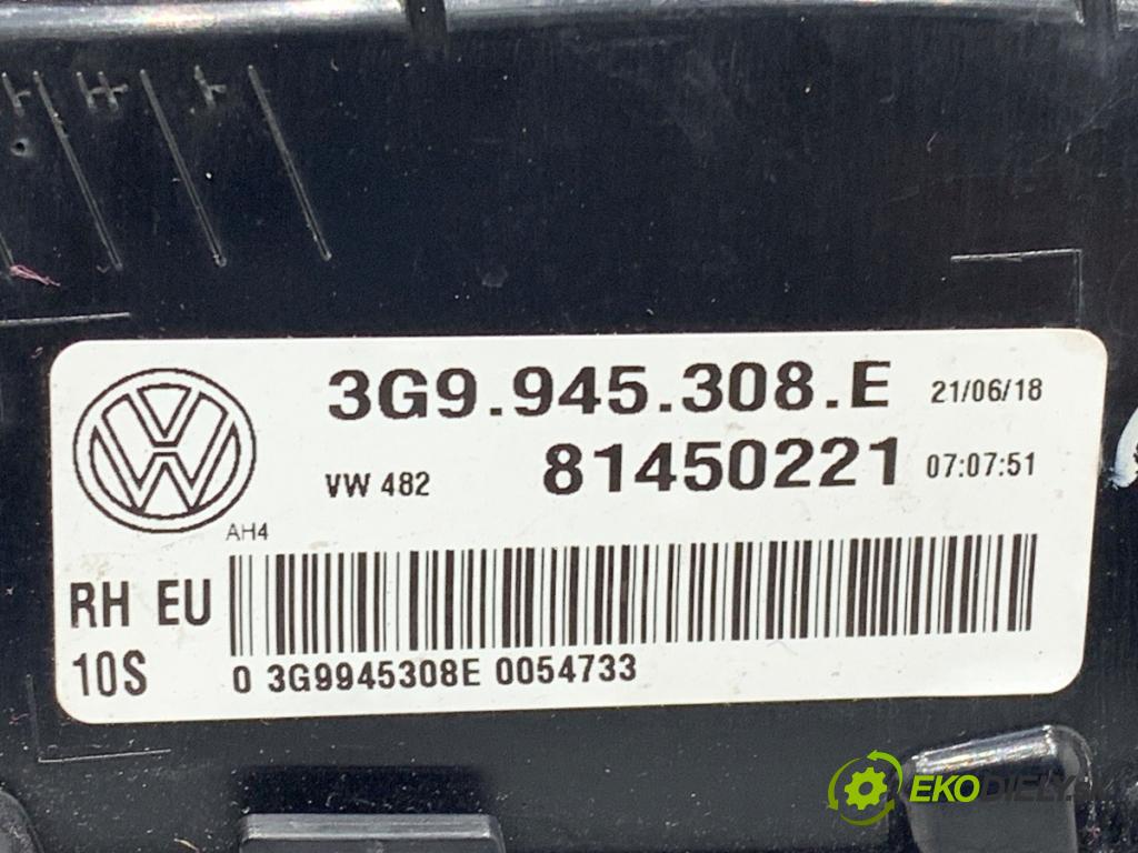 VW PASSAT B8 Kombi 2018 140 kW 2.0 TDI 4motion 1968 světlo zadní část pravá vnitřní 3G9945308E (Klika dveří ostatní)