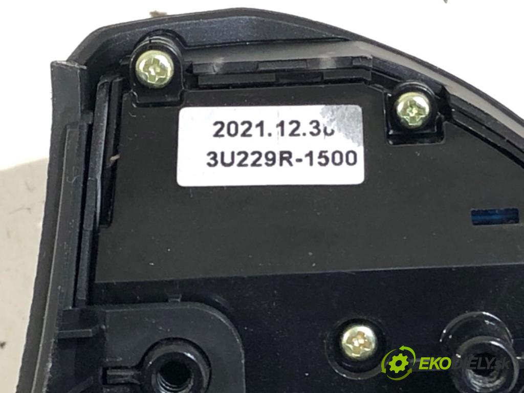 HYUNDAI i30 liftback 2022 88 kW 1.0 T-GDI 998 SPÍNAČE: volantu 96710G4131 96720G4270