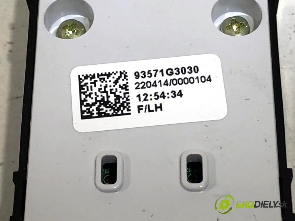 HYUNDAI i30 liftback 2022 88 kW 1.0 T-GDI 998 Prepínač okien 93571G3030 (Prepínacie páčky pod volantom)