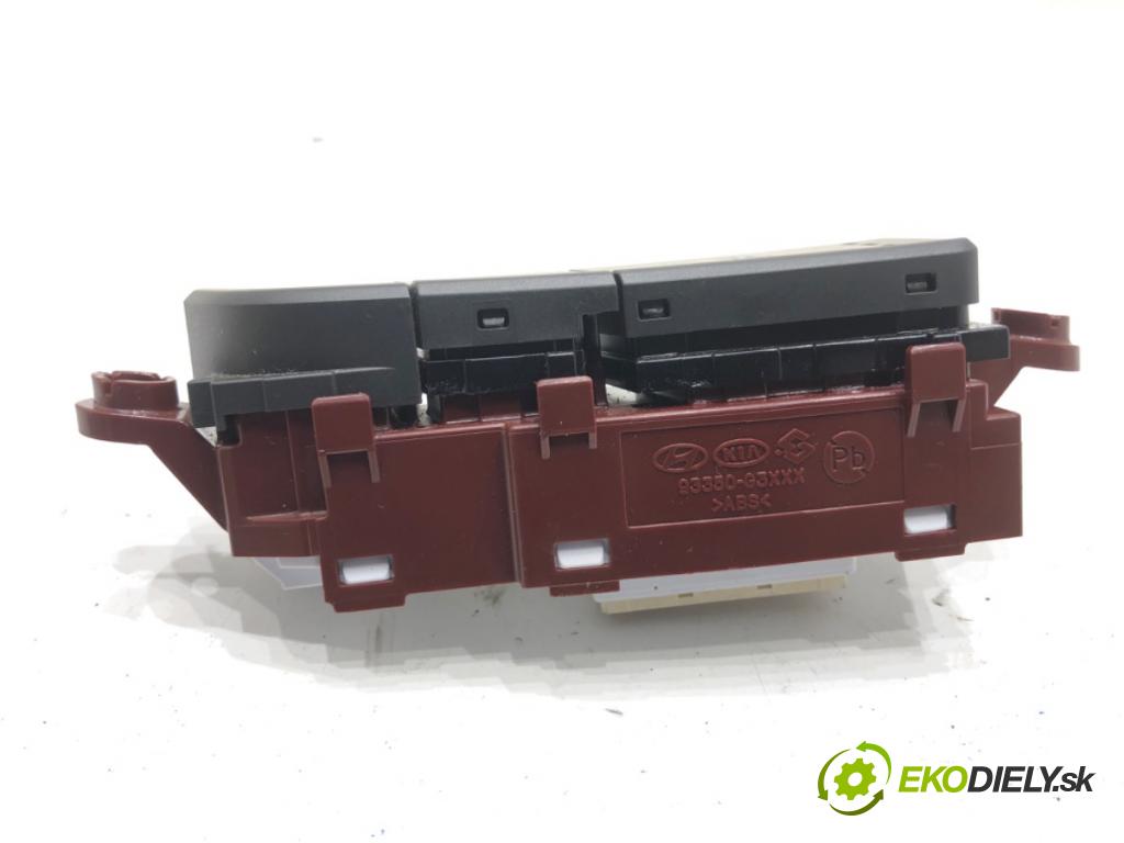 HYUNDAI i30 liftback 2022 88 kW 1.0 T-GDI 998 Prepínač ohrievania, vyhrievania sedačky 93350-G4250 (Prepínacie páčky pod volantom)