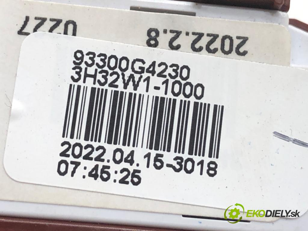 HYUNDAI i30 liftback 2022 88 kW 1.0 T-GDI 998 Prepínač ohrievania, vyhrievania sedačky 93300-G4230 (Prepínacie páčky pod volantom)