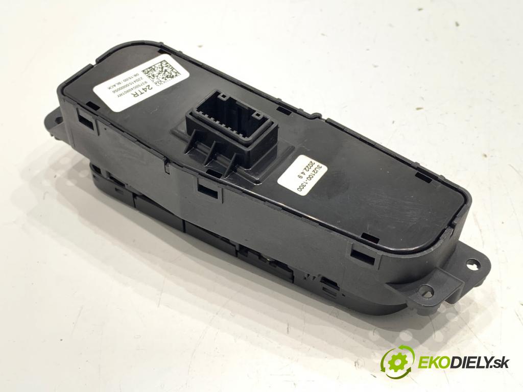 HYUNDAI i30 liftback 2022 88 kW 1.0 T-GDI 998 Prepínač nastavenia svetiel 93750G4090 (Prepínacie páčky pod volantom)