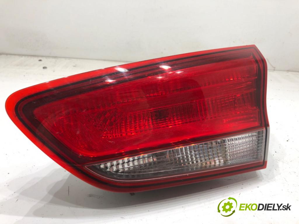 HYUNDAI i30 liftback 2022 88 kW 1.0 T-GDI 998 světlo zadní část pravá vnitřní 92404G4000 (Klika dveří ostatní)