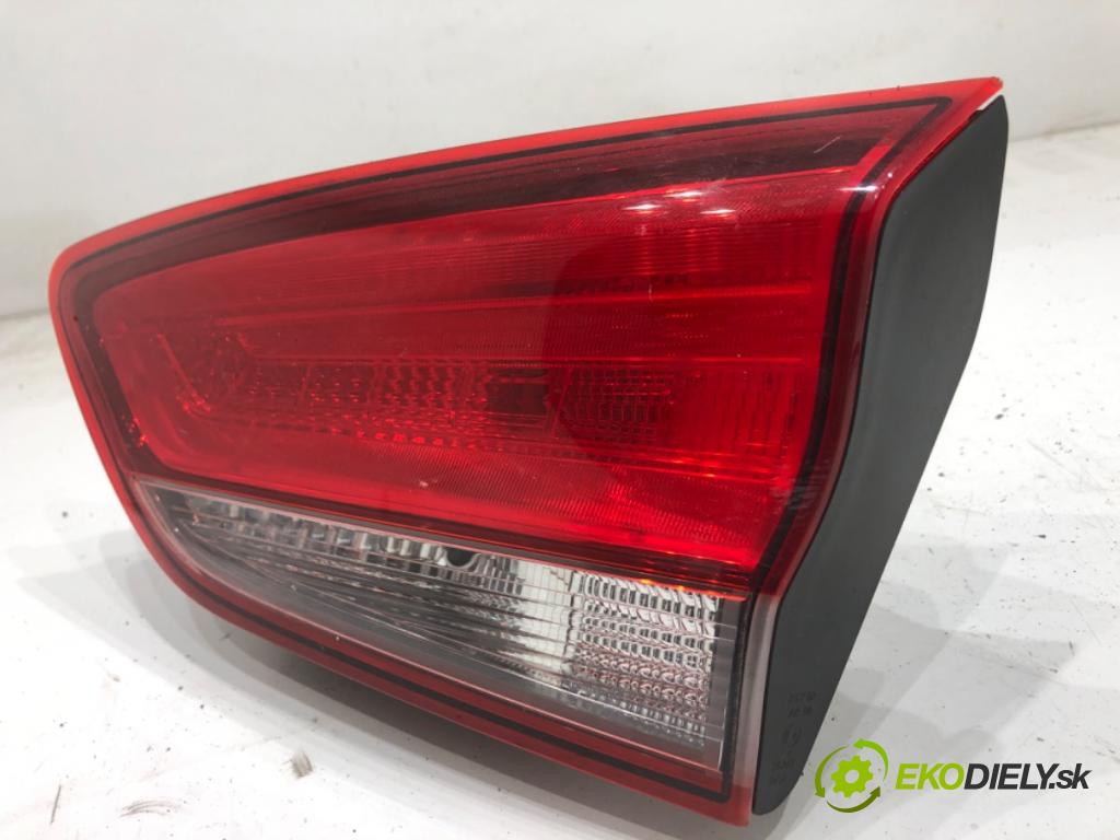 HYUNDAI i30 liftback 2022 88 kW 1.0 T-GDI 998 světlo zadní část pravá vnitřní 92404G4000 (Klika dveří ostatní)