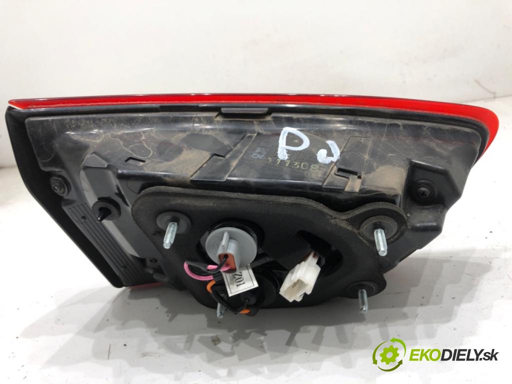 HYUNDAI i30 liftback 2022 88 kW 1.0 T-GDI 998 světlo zadní část pravá vnitřní 92404G4000 (Klika dveří ostatní)