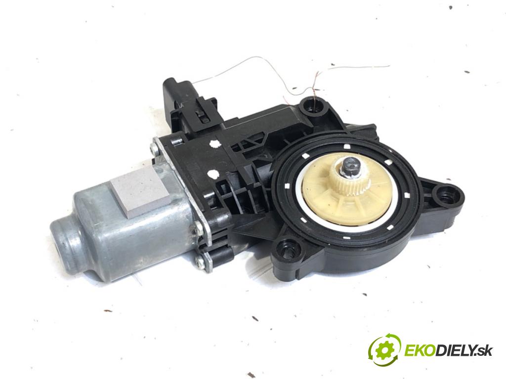 HYUNDAI i30 liftback 2022 88 kW 1.0 T-GDI 998 motor sťahovaní okna pravý přední část 82460-G4010