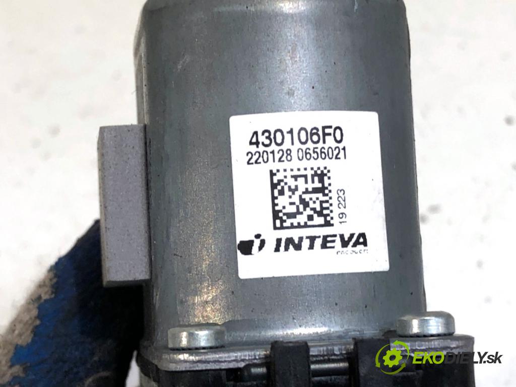HYUNDAI i30 liftback 2022 88 kW 1.0 T-GDI 998 motor sťahovaní okna pravý přední část 82460-G4010