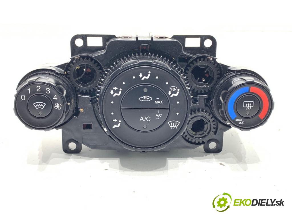 FORD FIESTA MK7 liftback 2010 60 kW 1.25 1242 Panel ovládania kúrenia 8A61-19980-BF (Prepínacie páčky pod volantom)