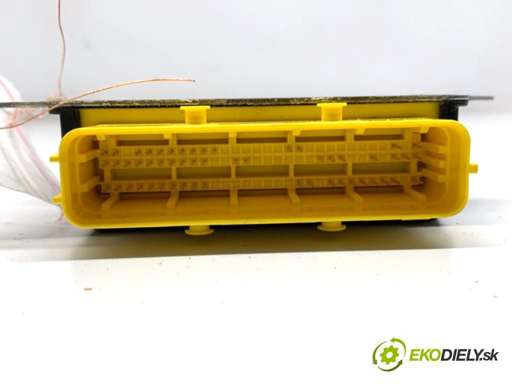 VW GOLF VII Kombi 2015 81 kW 1.6 TDI 1598 senzor airbag 5Q0959655D (Snímač)