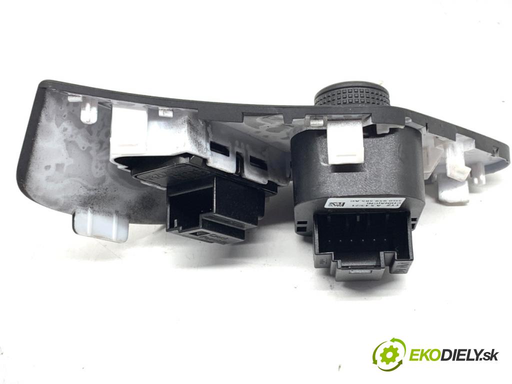 VW GOLF VII Kombi 2015 81 kW 1.6 TDI 1598 Prepínač nastavenia spätných zrkadiel 5G0959565AC (Prepínacie páčky pod volantom)