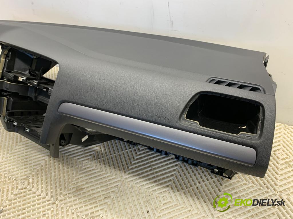 VW GOLF VII Kombi 2015 81 kW 1.6 TDI 1598 Palubná doska VANKÚŠ: spolujazdca volantu