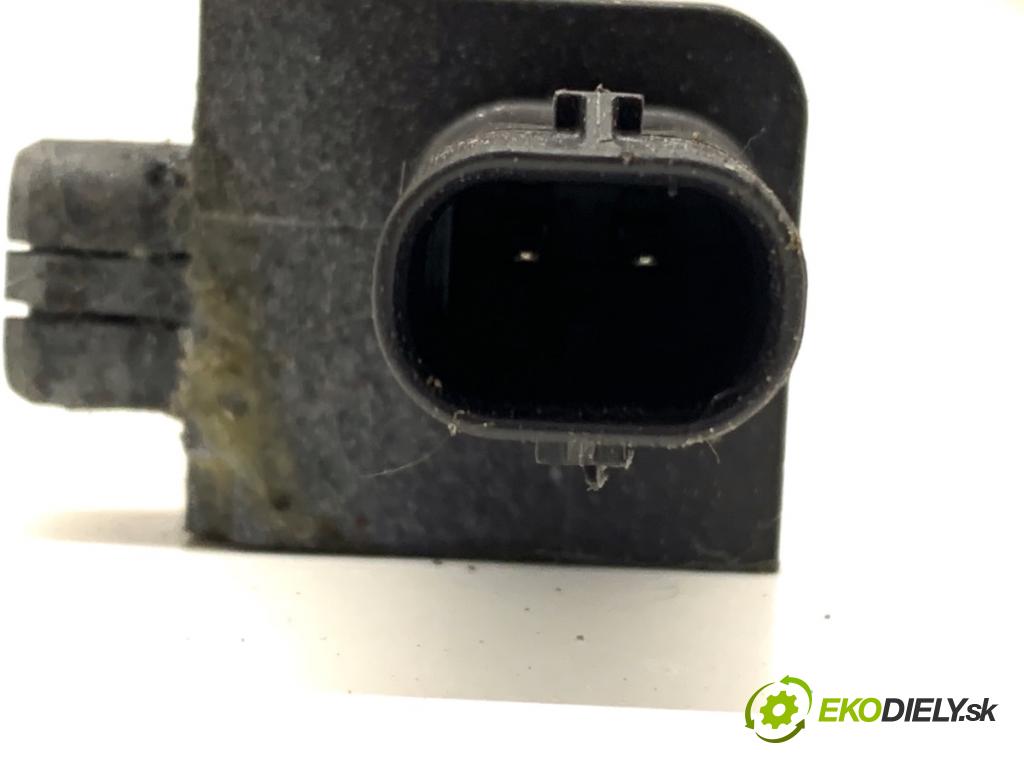 VW GOLF VII Kombi 2015 81 kW 1.6 TDI 1598 Snímač nárazu  (Snímač nárazu)