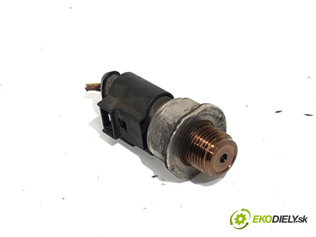 VW GOLF VII Kombi 2015 81 kW 1.6 TDI 1598 Snímač tlaku paliva 04L906054 (Snímač)