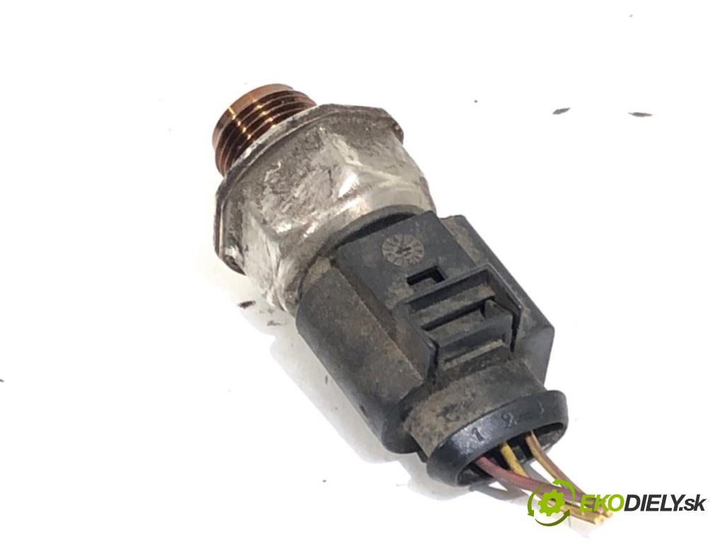 VW GOLF VII Kombi 2015 81 kW 1.6 TDI 1598 Snímač tlaku paliva 04L906054 (Snímač)