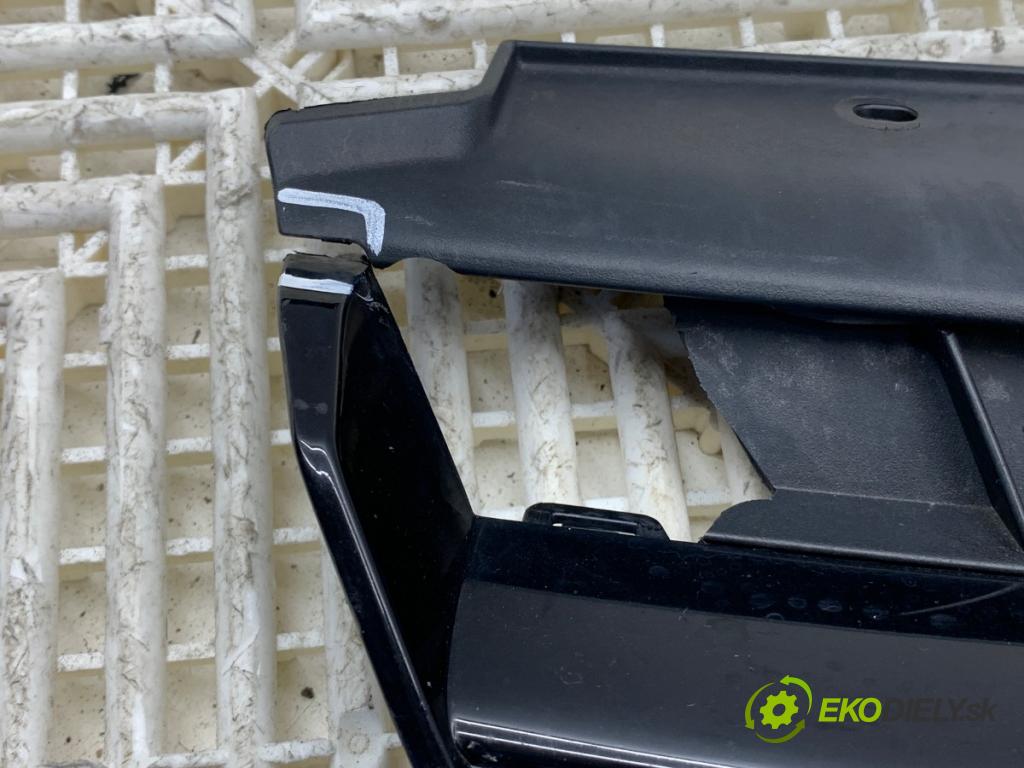 VW GOLF VII Kombi 2015 81 kW 1.6 TDI 1598 mřížka maska 5G0853653E (Přední mřížka (maska chladiče))