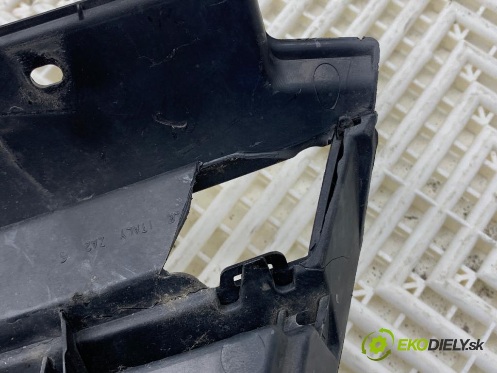 VW GOLF VII Kombi 2015 81 kW 1.6 TDI 1598 mřížka maska 5G0853653E (Přední mřížka (maska chladiče))