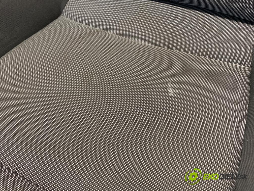 VW GOLF VII Kombi 2015 81 kW 1.6 TDI 1598 Sedadlo pravy predný