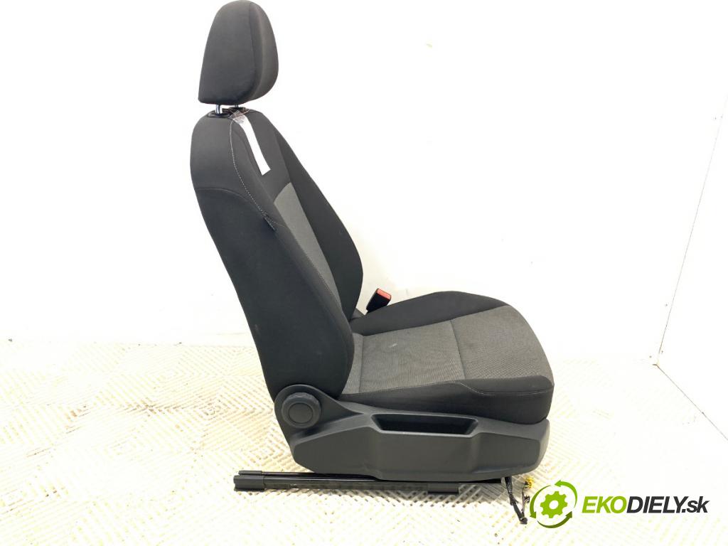 VW GOLF VII Kombi 2015 81 kW 1.6 TDI 1598 Sedadlo pravy predný