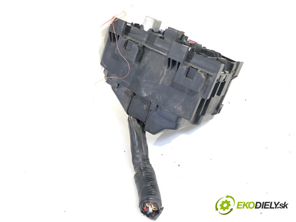 HONDA CIVIC VIII liftback 2007 103 kW 1.8 (FN1, FK2) 1799 skříňka poistková 09SMG-E02 (Pojistková skříňka)