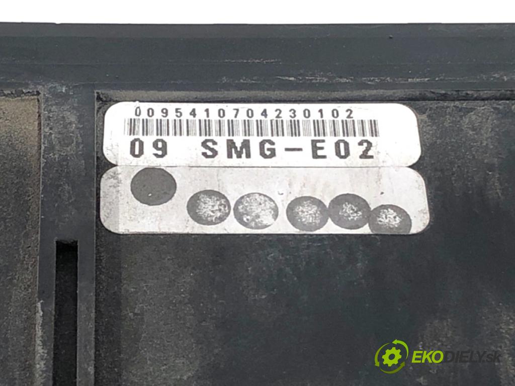 HONDA CIVIC VIII liftback 2007 103 kW 1.8 (FN1, FK2) 1799 skříňka poistková 09SMG-E02 (Pojistková skříňka)