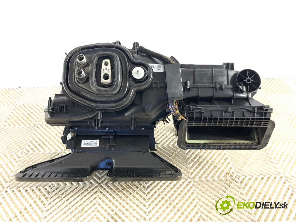 VW GOLF VII Kombi 2015 81 kW 1.6 TDI 1598 topné těleso radiátor topení komplet KOMBAJN  (Radiátor topení)