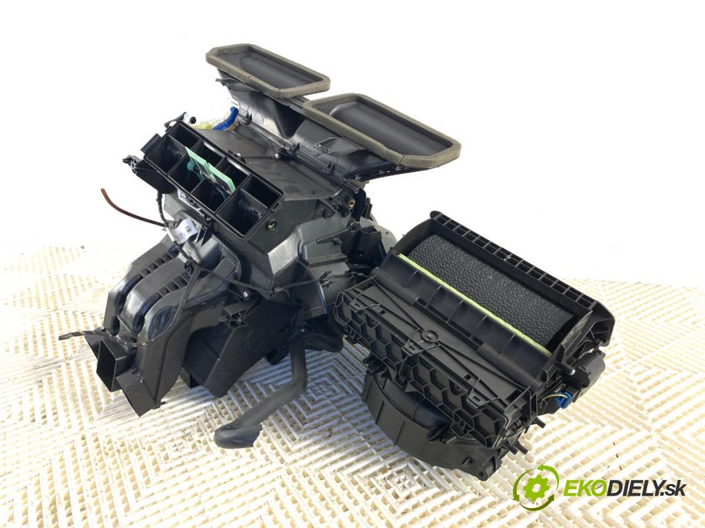 VW GOLF VII Kombi 2015 81 kW 1.6 TDI 1598 topné těleso radiátor topení komplet KOMBAJN  (Radiátor topení)