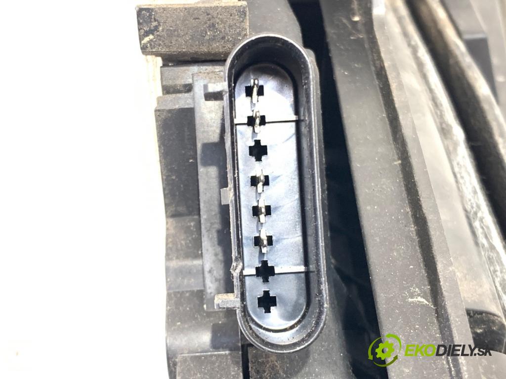 FORD MONDEO MK5 liftback 2014 176 kW 2.0 EcoBoost 1999 zámok dveře pravý zadní část AE8A-5421813-CC