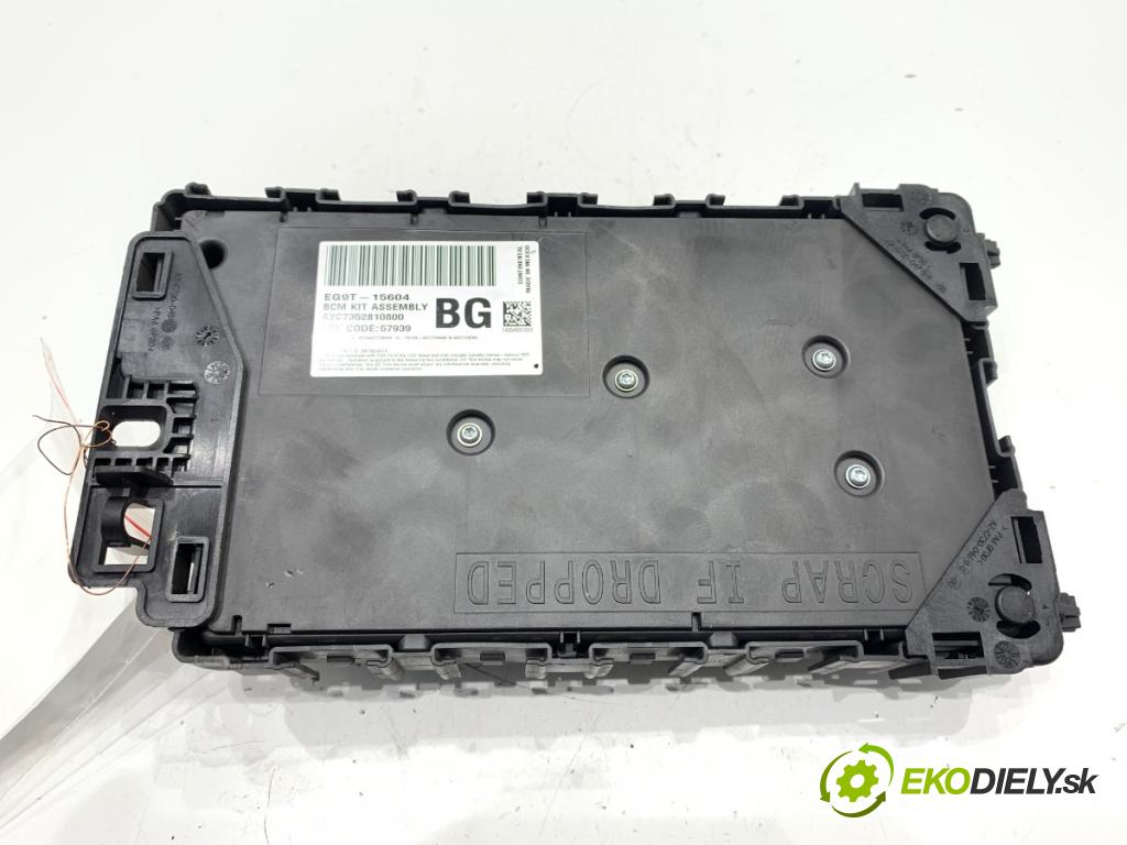 FORD MONDEO MK5 liftback 2014 176 kW 2.0 EcoBoost 1999 modul BSI A2C7352810800 (Pojistková skříňka)