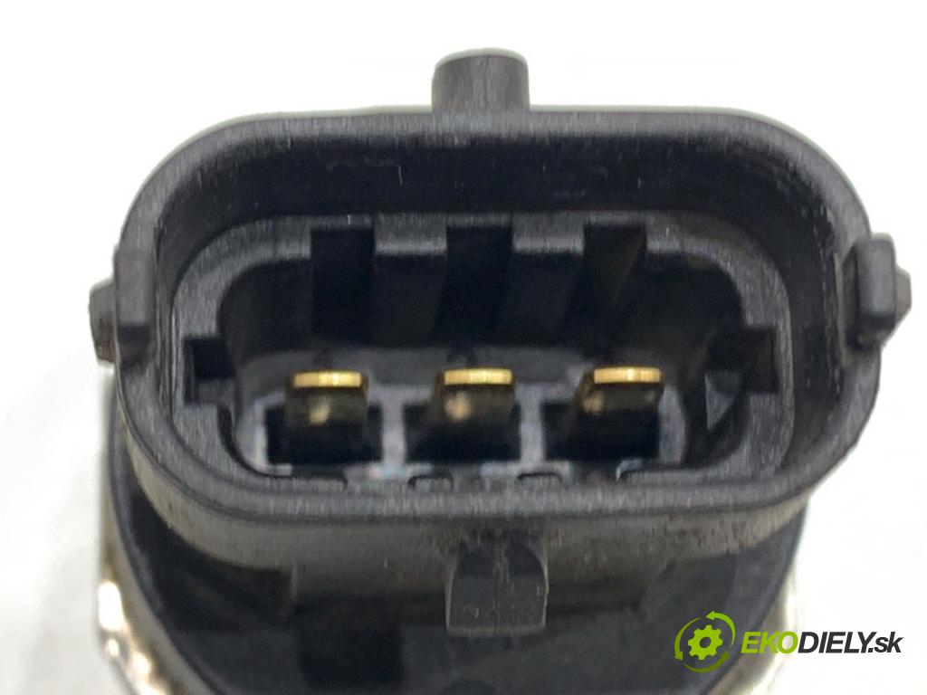 FORD MONDEO MK5 liftback 2014 176 kW 2.0 EcoBoost 1999 Snímač tlaku paliva 0261545039 (Snímač)