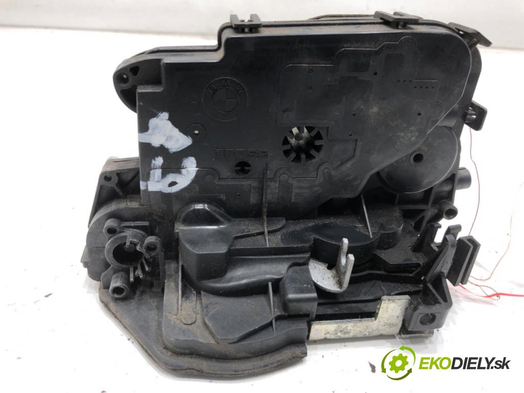BMW E90 sedan 2008 125 kW 320 i 1995 zámok dveře pravý zadní část A048315