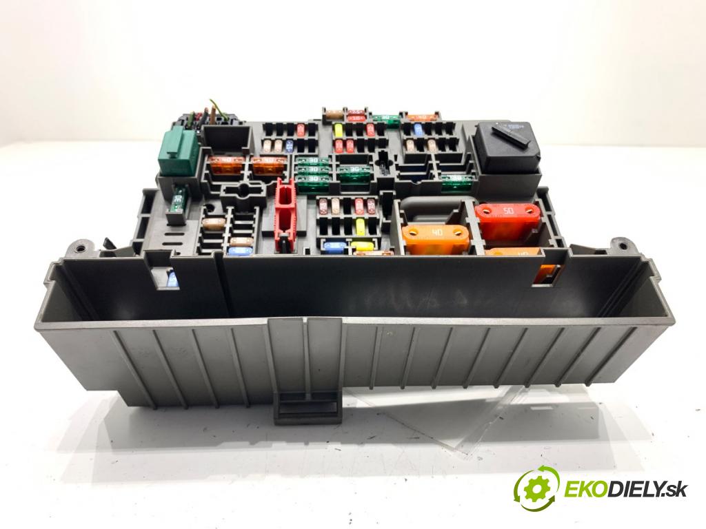 BMW E90 sedan 2008 125 kW 320 i 1995 skříňka poistková 9119444 (Pojistková skříňka)