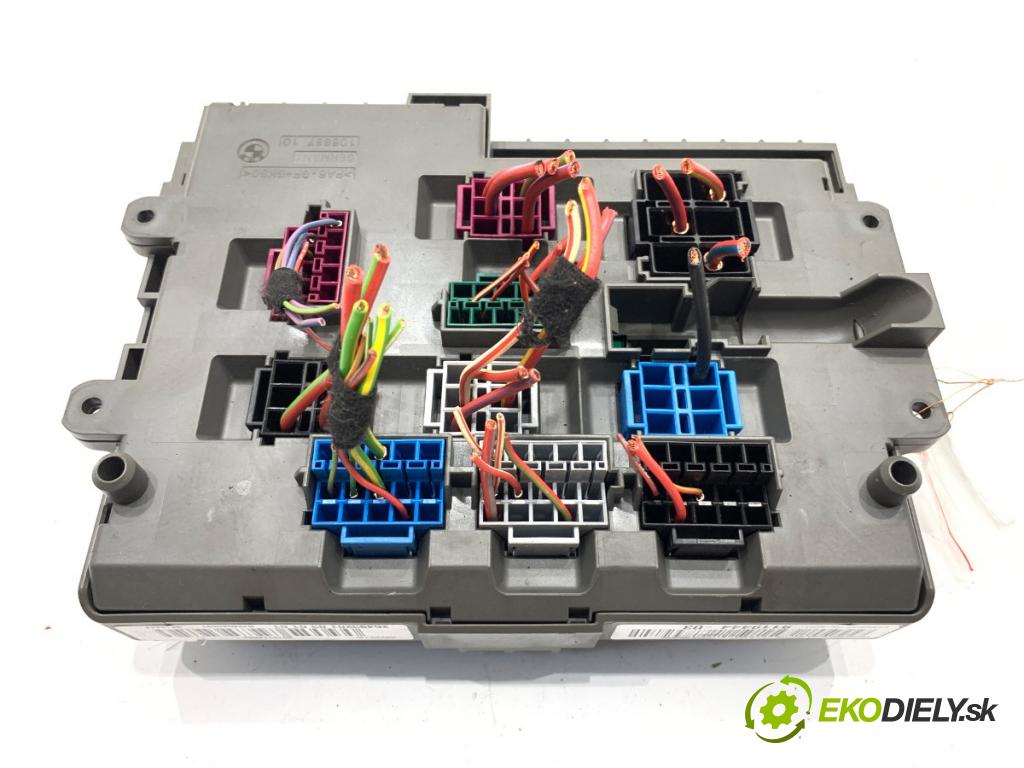 BMW E90 sedan 2008 125 kW 320 i 1995 skříňka poistková 9119444 (Pojistková skříňka)