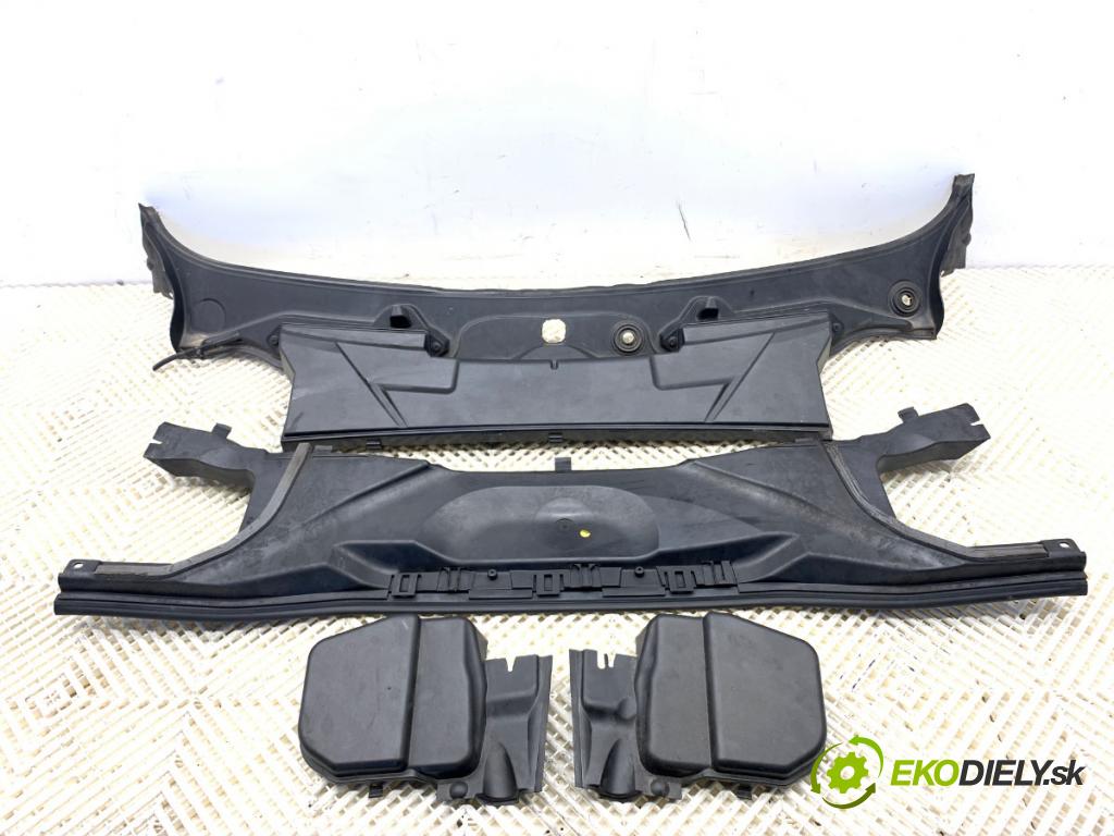 BMW E90 sedan 2008 125 kW 320 i 1995 Torpédo, plast pod čelné okno 6924277 (Torpédo (plast pod čelným sklom))