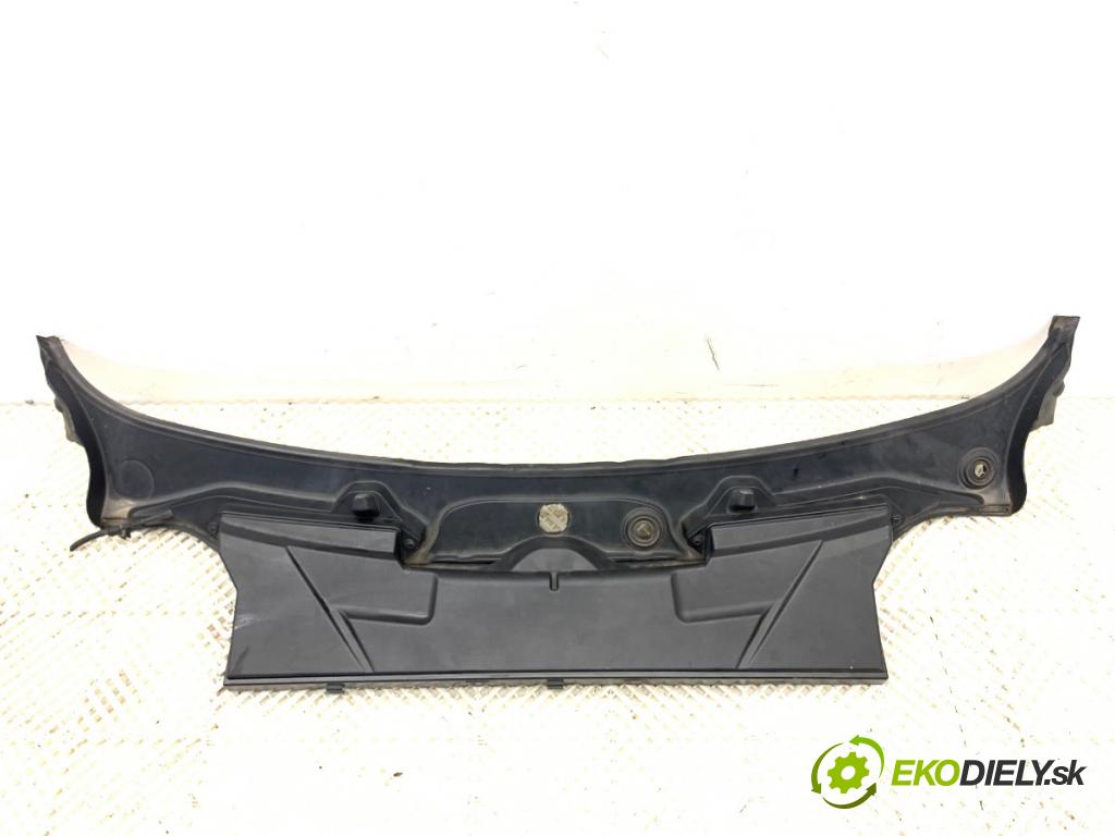 BMW E90 sedan 2008 125 kW 320 i 1995 Torpédo, plast pod čelné okno 6924277 (Torpédo (plast pod čelným sklom))