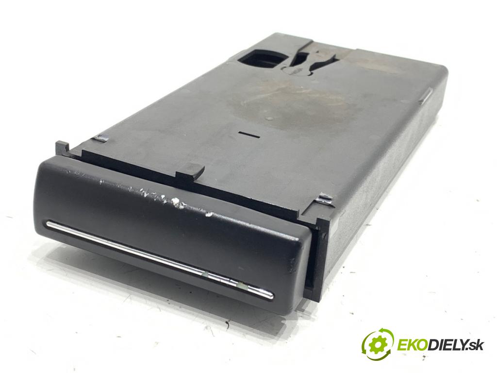 AUDI A3 8P liftback 2003 103 kW 2.0 TDI 16V 1968 Držiak na nápoje 8P0941561F (Držiak (úchyt) na nápoje)