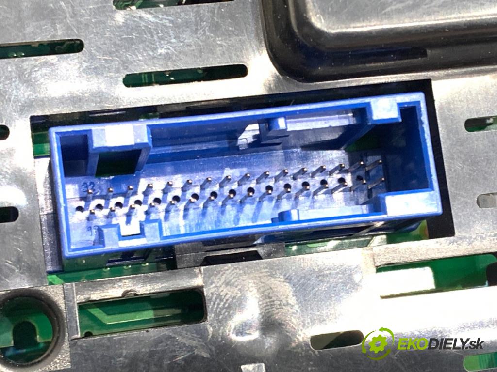 AUDI A3 8P liftback 2003 103 kW 2.0 TDI 16V 1968 Prístrojovka 8P0920930F (Prístrojová doska)