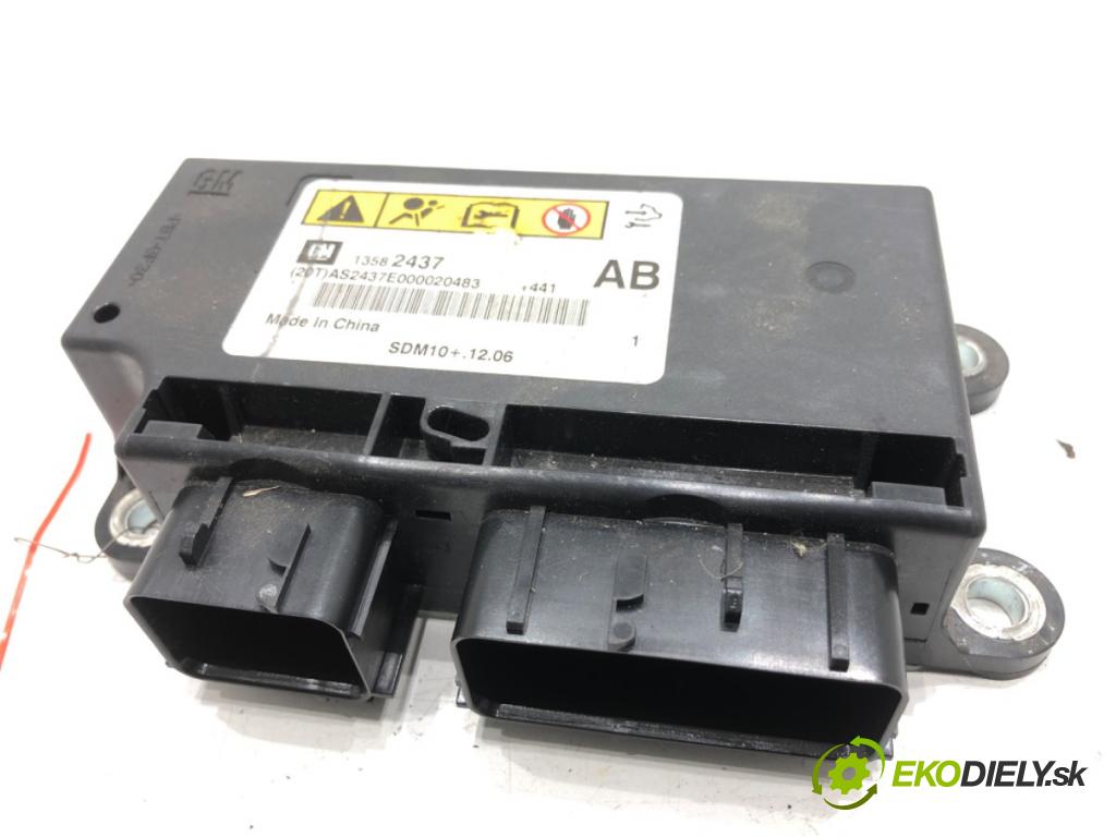 CHEVROLET CRUZE liftback 2012 104 kW 1.8 1796 senzor airbag 13582437 (Snímač)