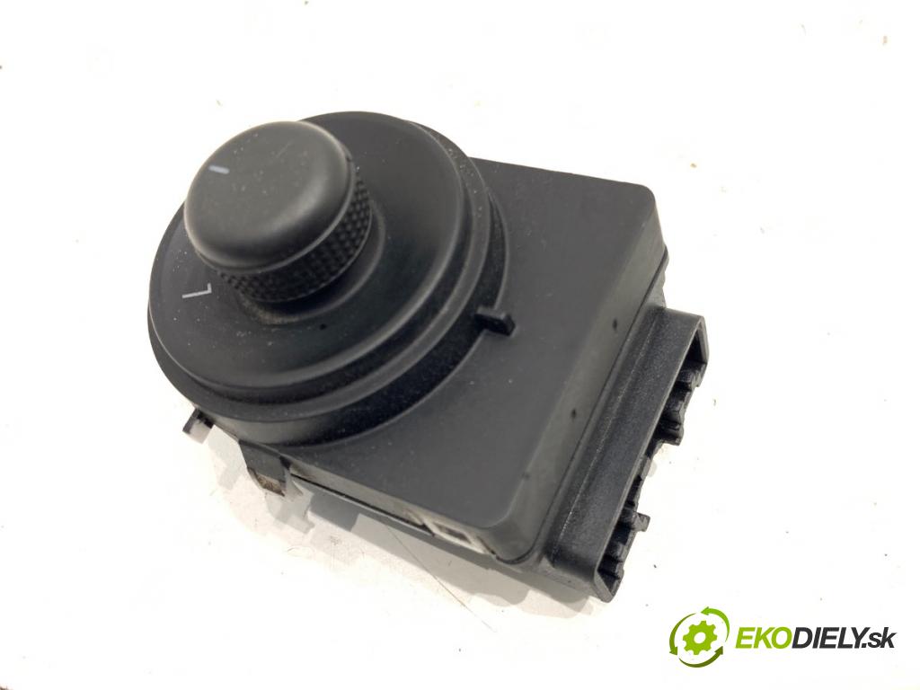 CHEVROLET CRUZE liftback 2012 104 kW 1.8 1796 Prepínač nastavenia spätných zrkadiel 13272182 (Prepínacie páčky pod volantom)