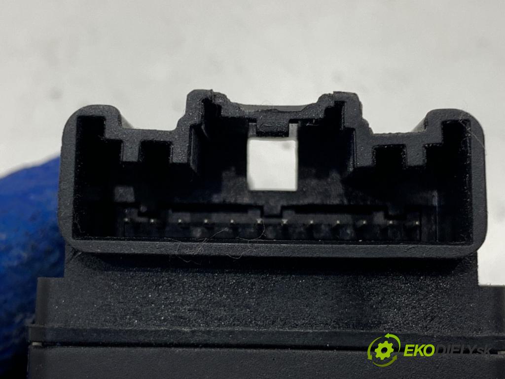 CHEVROLET CRUZE liftback 2012 104 kW 1.8 1796 Prepínač nastavenia spätných zrkadiel 13272182 (Prepínacie páčky pod volantom)