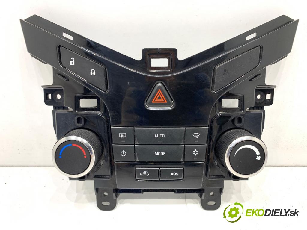 CHEVROLET CRUZE liftback 2012 104 kW 1.8 1796 Panel ovládania kúrenia 3870578 (Prepínacie páčky pod volantom)