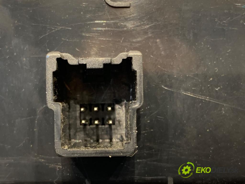 CHEVROLET CRUZE liftback 2012 104 kW 1.8 1796 Panel ovládania kúrenia 3870578 (Prepínacie páčky pod volantom)