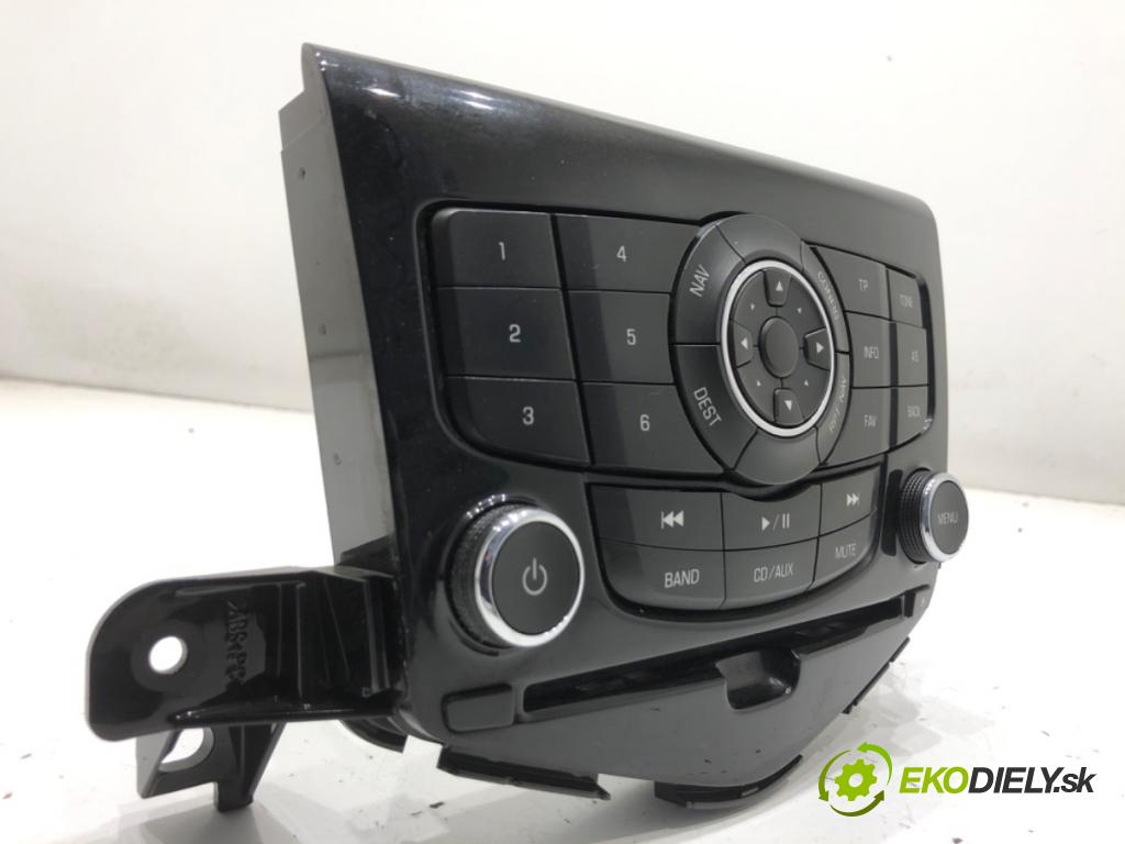 CHEVROLET CRUZE liftback 2012 104 kW 1.8 1796 Panel ovládania radia 94563272 (Prepínacie páčky pod volantom)