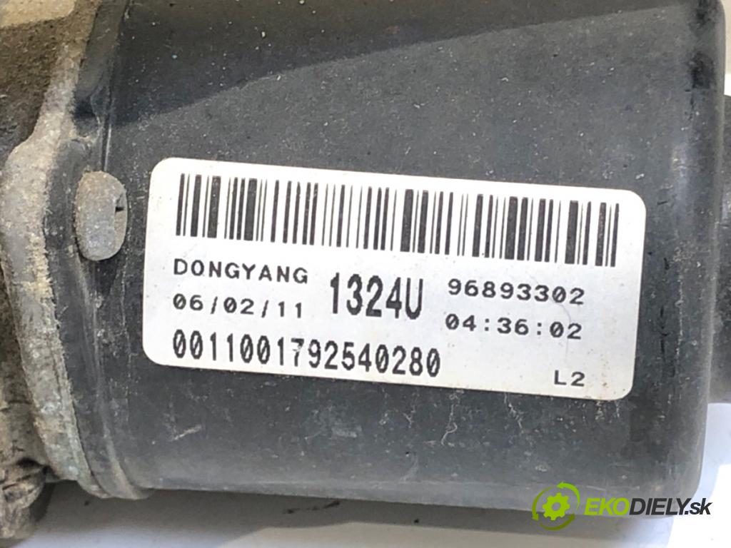 CHEVROLET CRUZE liftback 2012 104 kW 1.8 1796 Mechanizmus stieračov predný 95971324 (Motorček stieračov predný)