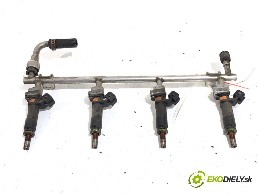 CHEVROLET CRUZE liftback 2012 104 kW 1.8 1796 Lišta vstrekovacia 55353806 (Vstrekovacia lišta)