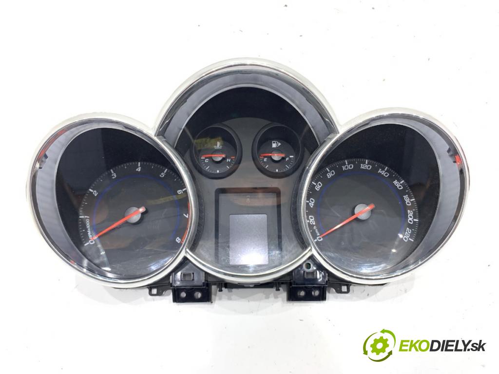 CHEVROLET CRUZE liftback 2012 104 kW 1.8 1796 Prístrojovka 688014257 (Prístrojová doska)