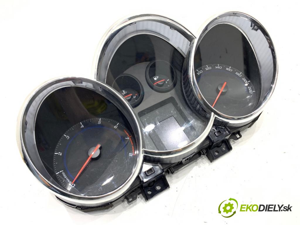 CHEVROLET CRUZE liftback 2012 104 kW 1.8 1796 Prístrojovka 688014257 (Prístrojová doska)