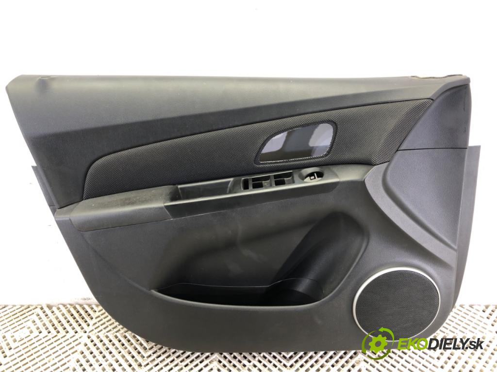 CHEVROLET CRUZE liftback 2012 104 kW 1.8 1796 ča dveře levý přední část 96957313