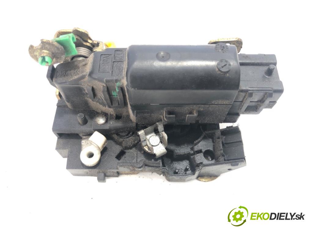 RENAULT MASTER II Autobus 2004 73 kW 2.5 dCi 100 (JDCV) 2463 zámok dveře pravý přední část